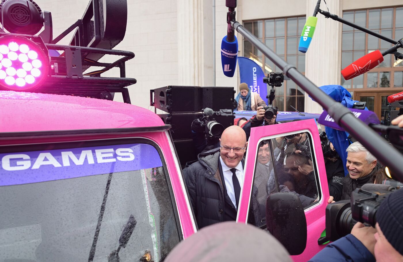 Выставка "Россия". Церемония празднования 100 дней до начала "Игр Будущего" и старт автопробега "Игры Будущего. Путь трофея"