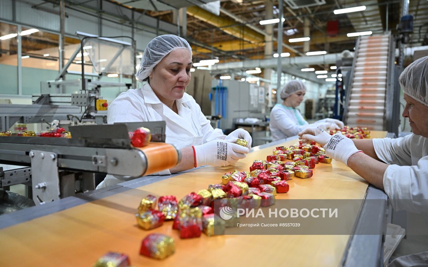 Работа кондитерской фабрики "РОТ ФРОНТ"