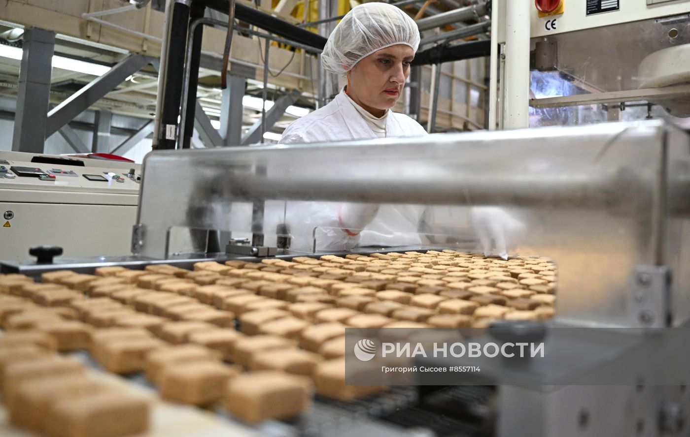 Работа кондитерской фабрики "РОТ ФРОНТ"
