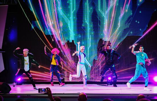 Выставка "Россия". Церемония празднования 100 дней до начала "Игр Будущего" и старт автопробега "Игры Будущего. Путь трофея"