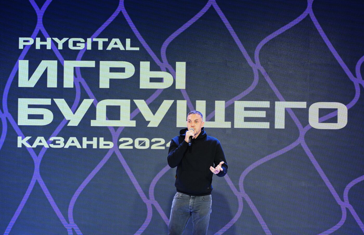 Выставка "Россия". Церемония празднования 100 дней до начала "Игр Будущего" и старт автопробега "Игры Будущего. Путь трофея"