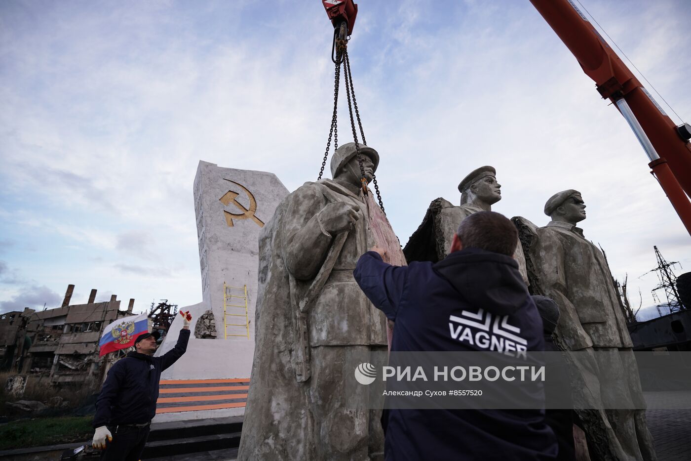 Памятник погибшим и пропавшим в годы Великой Отечественной войны азовстальцам