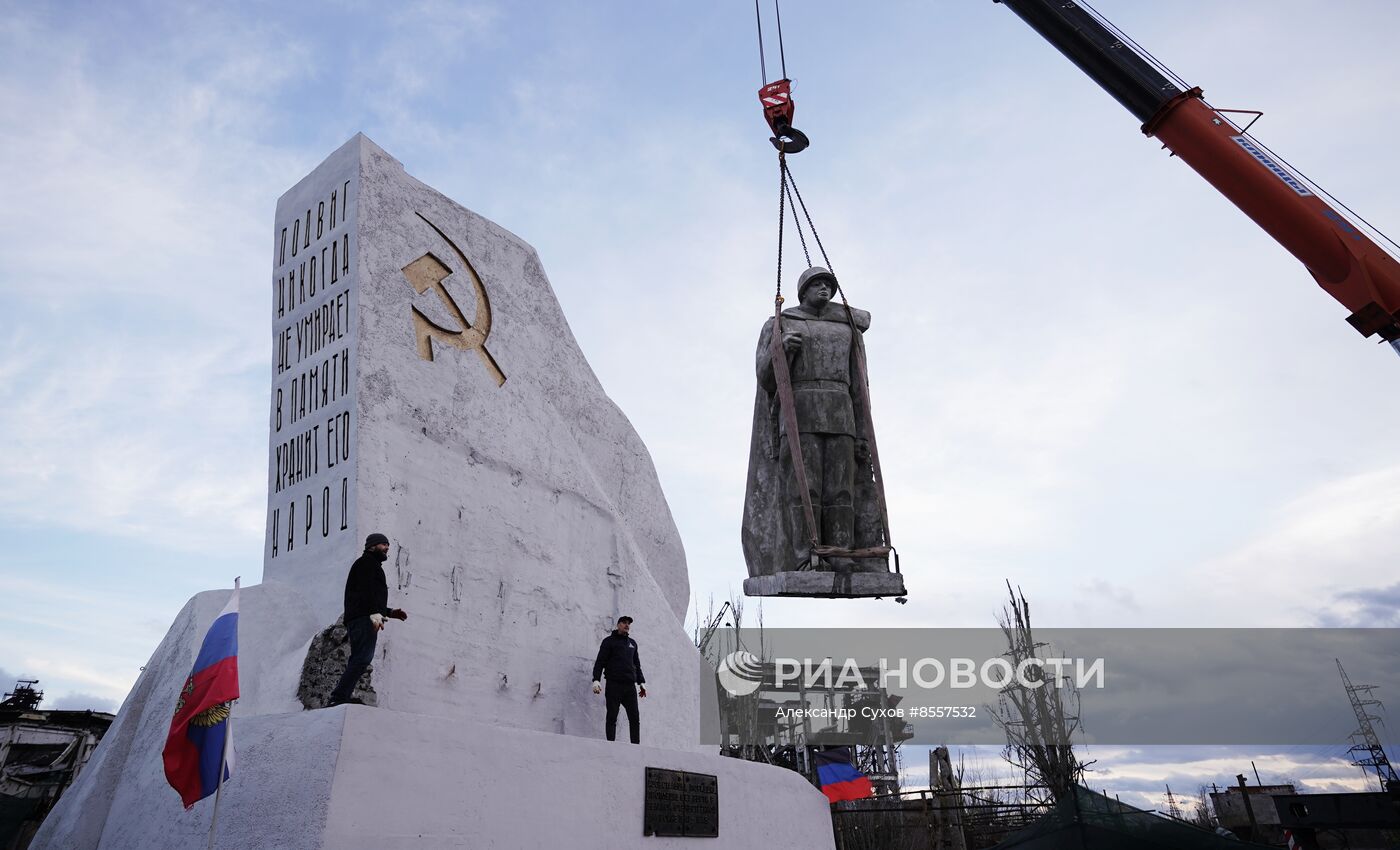 Памятник погибшим и пропавшим в годы Великой Отечественной войны азовстальцам