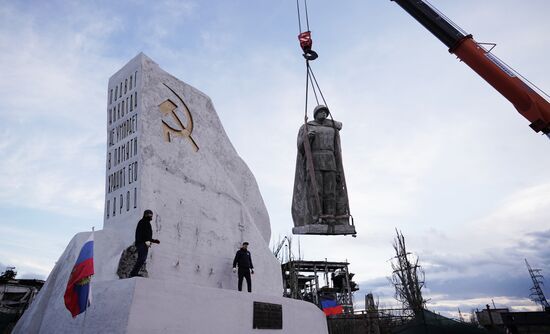 Памятник погибшим и пропавшим в годы Великой Отечественной войны азовстальцам