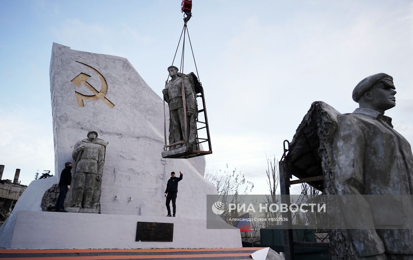 Памятник погибшим и пропавшим в годы Великой Отечественной войны азовстальцам