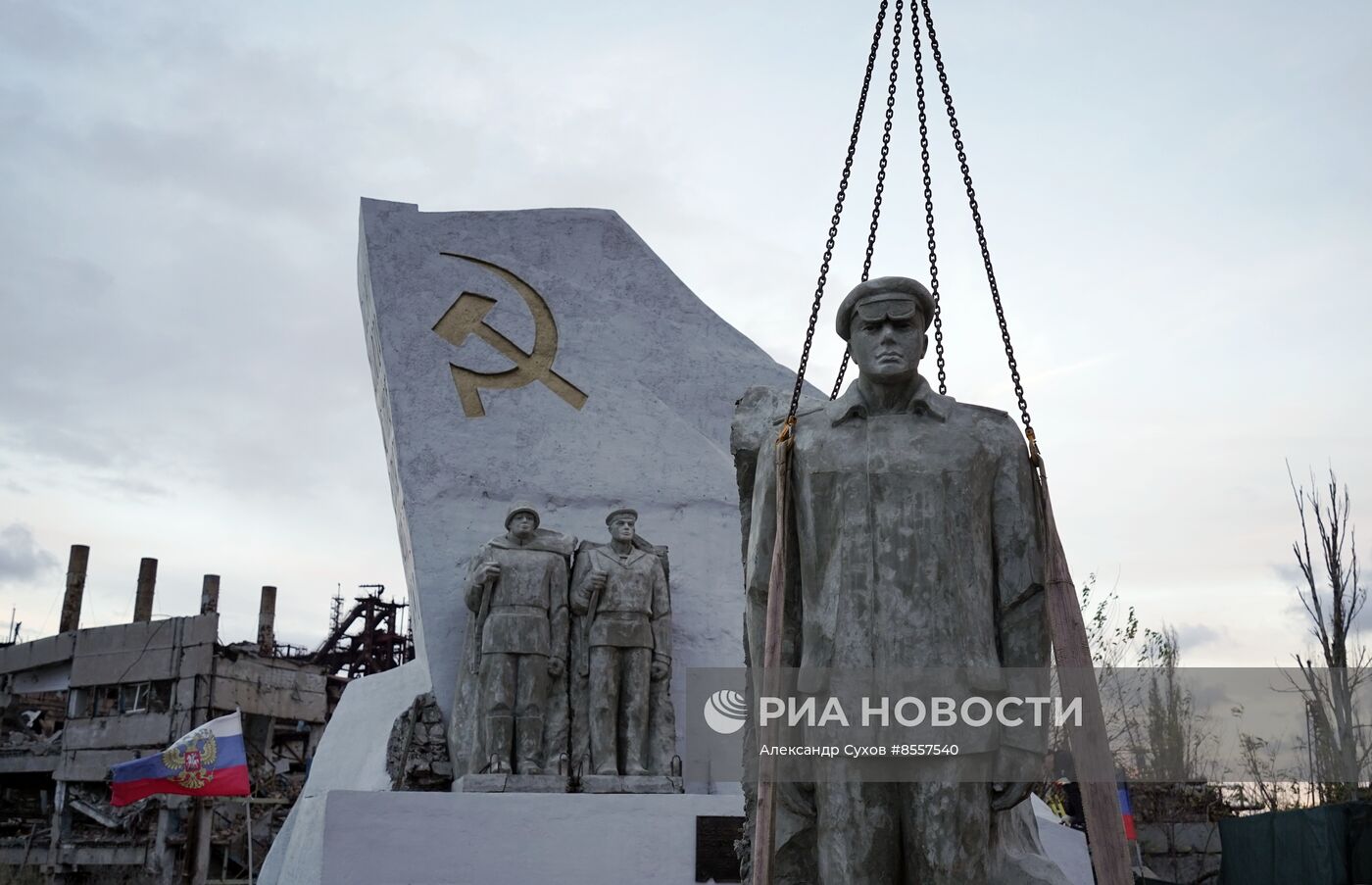 Памятник погибшим и пропавшим в годы Великой Отечественной войны азовстальцам