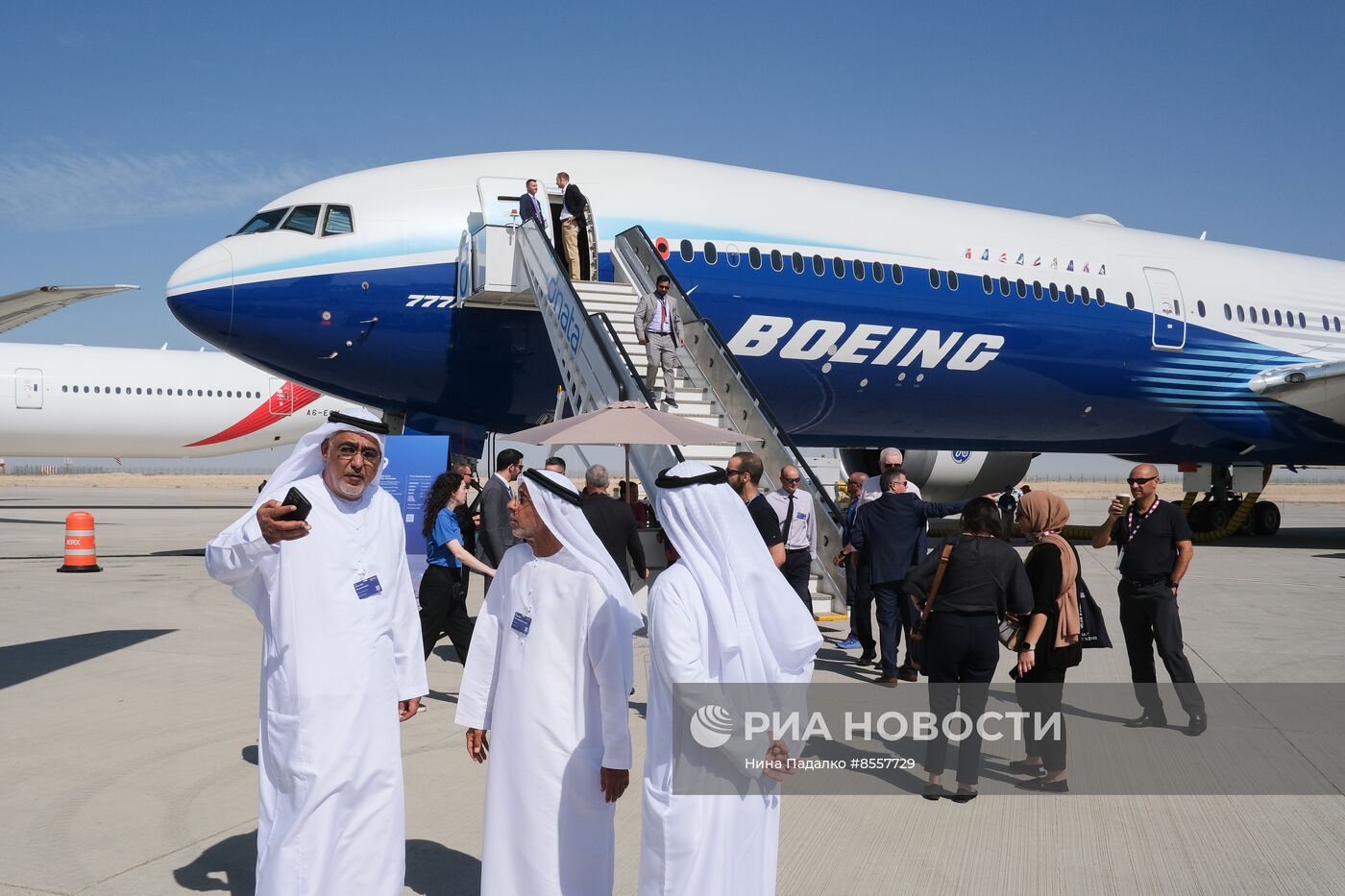 В ОАЭ продолжает работу авиасалон Dubai Airshow-2023