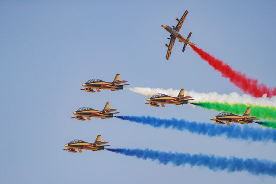 В ОАЭ продолжает работу авиасалон Dubai Airshow-2023