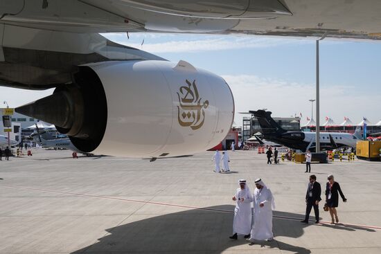 В ОАЭ продолжает работу авиасалон Dubai Airshow-2023