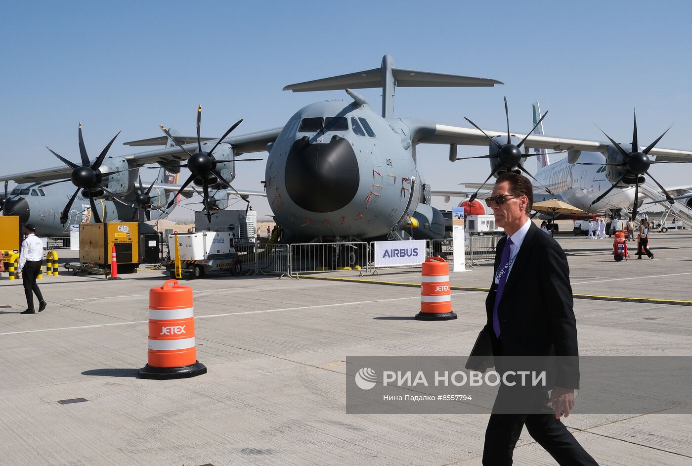 В ОАЭ продолжает работу авиасалон Dubai Airshow-2023