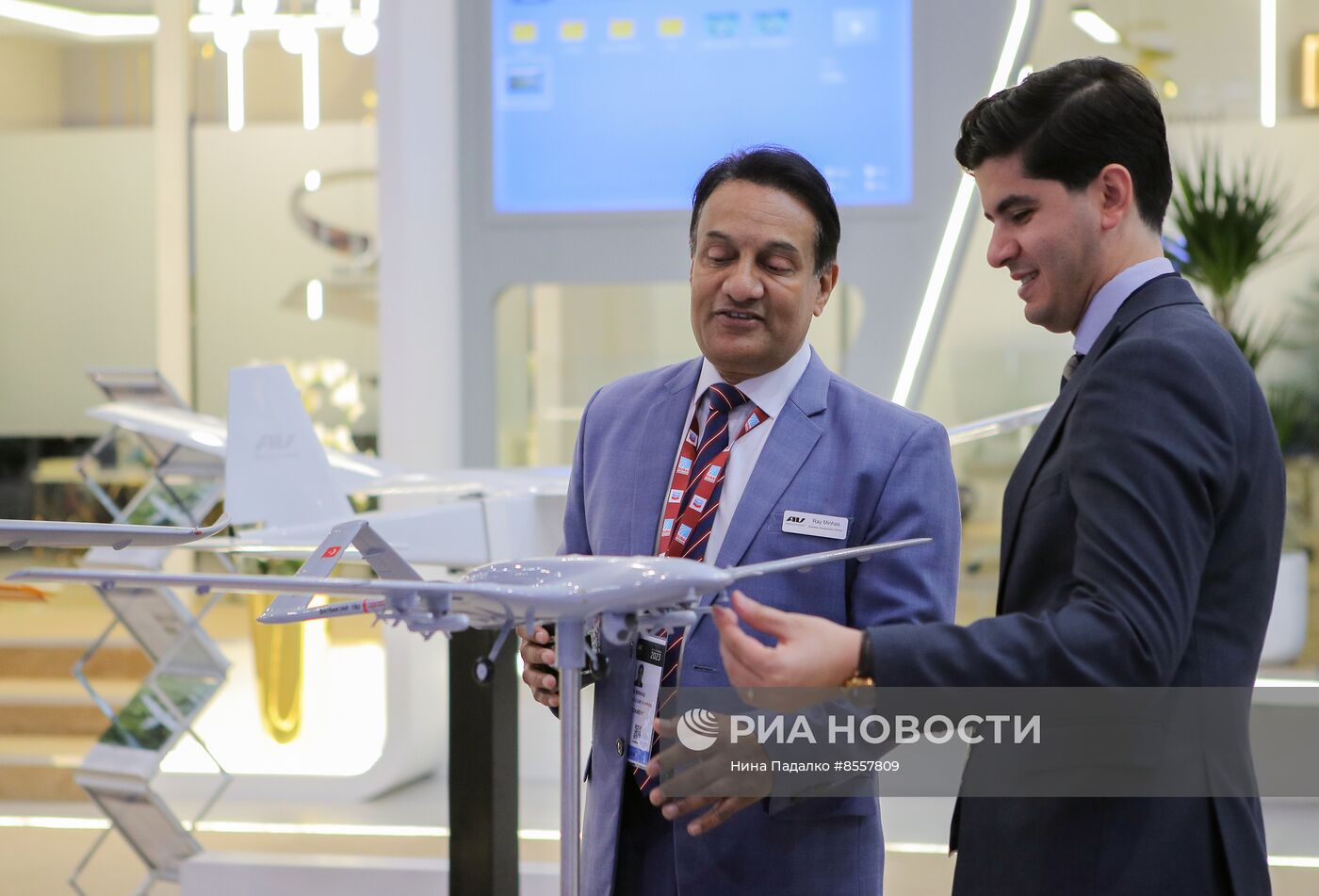 В ОАЭ продолжает работу авиасалон Dubai Airshow-2023