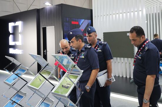 В ОАЭ продолжает работу авиасалон Dubai Airshow-2023