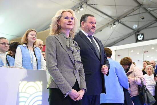 Выставка "Россия". Презентация экспозиции "Семья. Работа. Долголетие"