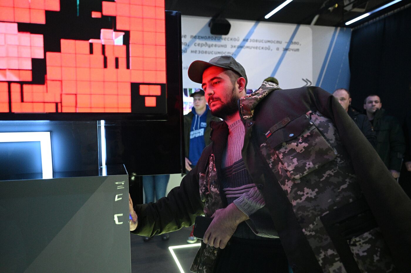 Выставка "Россия". Экскурсия по выставке для бойцов специальной военной операции