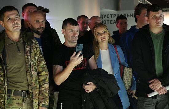 Выставка "Россия". Экскурсия по выставке для бойцов специальной военной операции