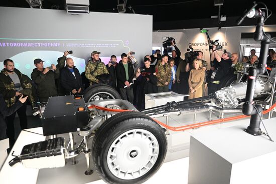 Выставка "Россия". Экскурсия по выставке для бойцов специальной военной операции