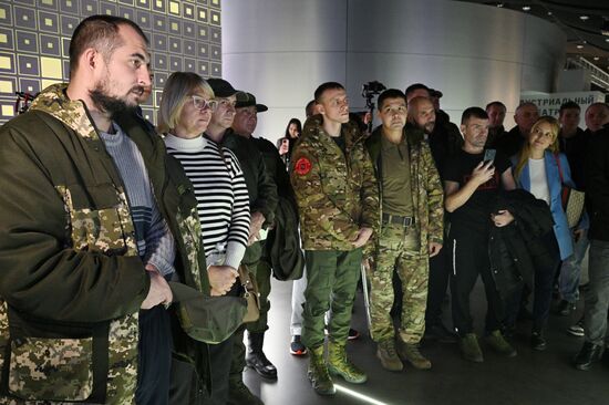 Выставка "Россия". Экскурсия по выставке для бойцов специальной военной операции