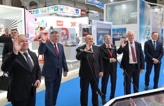 Председатель правительства РФ М. Мишустин принял участие в церемонии открытия участков автодорог Татарстане, Дагестане, Свердловской и Мурманской областях