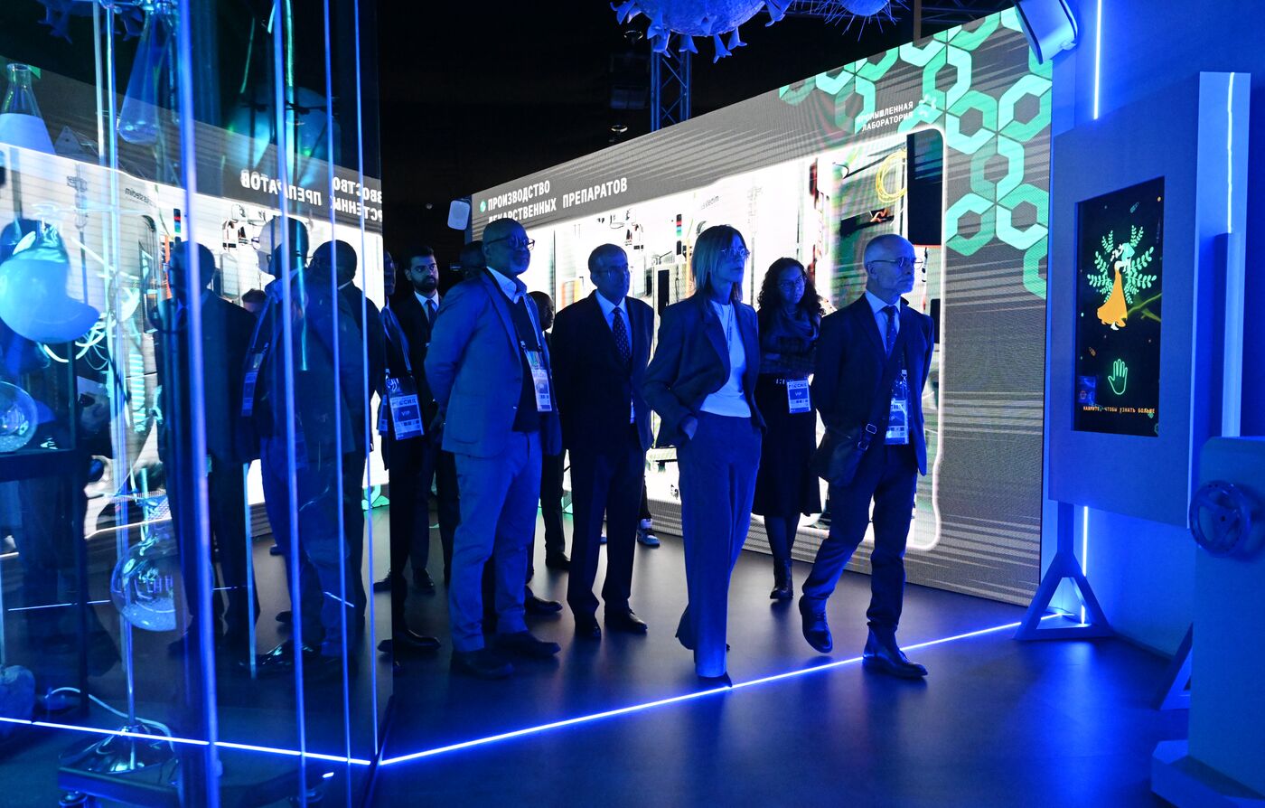 Выставка "Россия". Визит представителей дипломатического корпуса