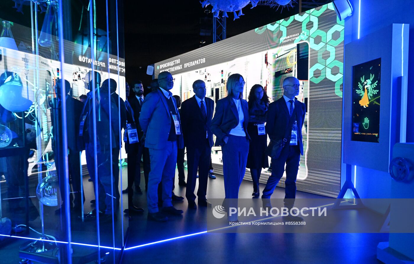 Выставка "Россия". Визит представителей дипломатического корпуса