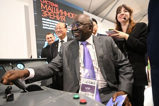 Выставка "Россия". Визит представителей дипломатического корпуса