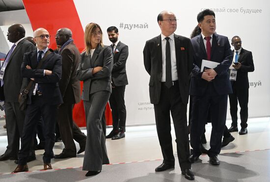 Выставка "Россия". Визит представителей дипломатического корпуса