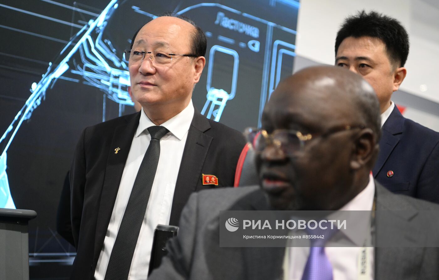 Выставка "Россия". Визит представителей дипломатического корпуса