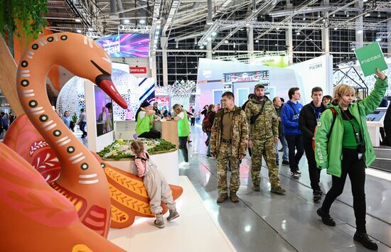 Выставка "Россия". Экскурсия по выставке для бойцов специальной военной операции