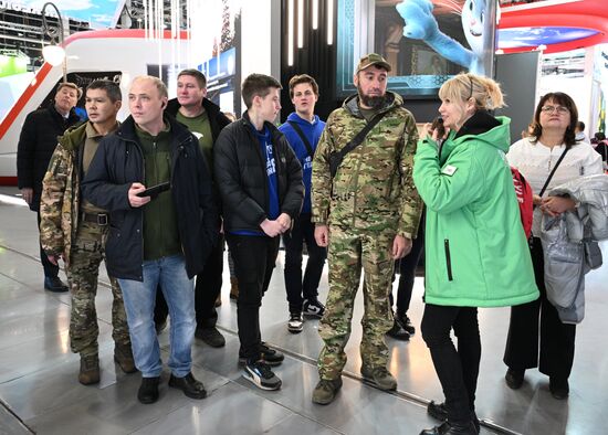 Выставка "Россия". Экскурсия по выставке для бойцов специальной военной операции