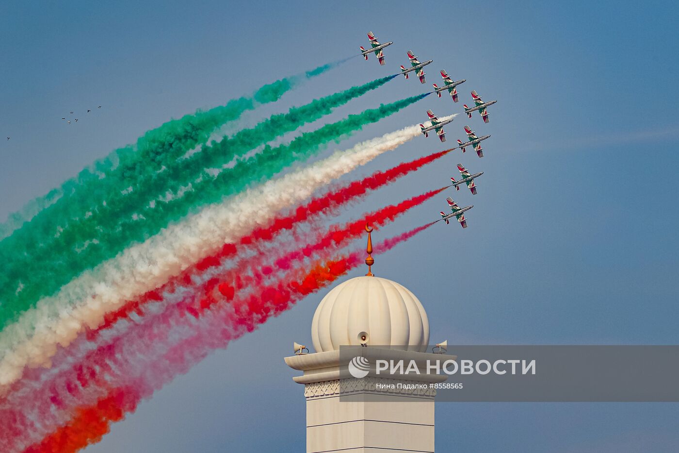 В ОАЭ продолжает работу авиасалон Dubai Airshow-2023