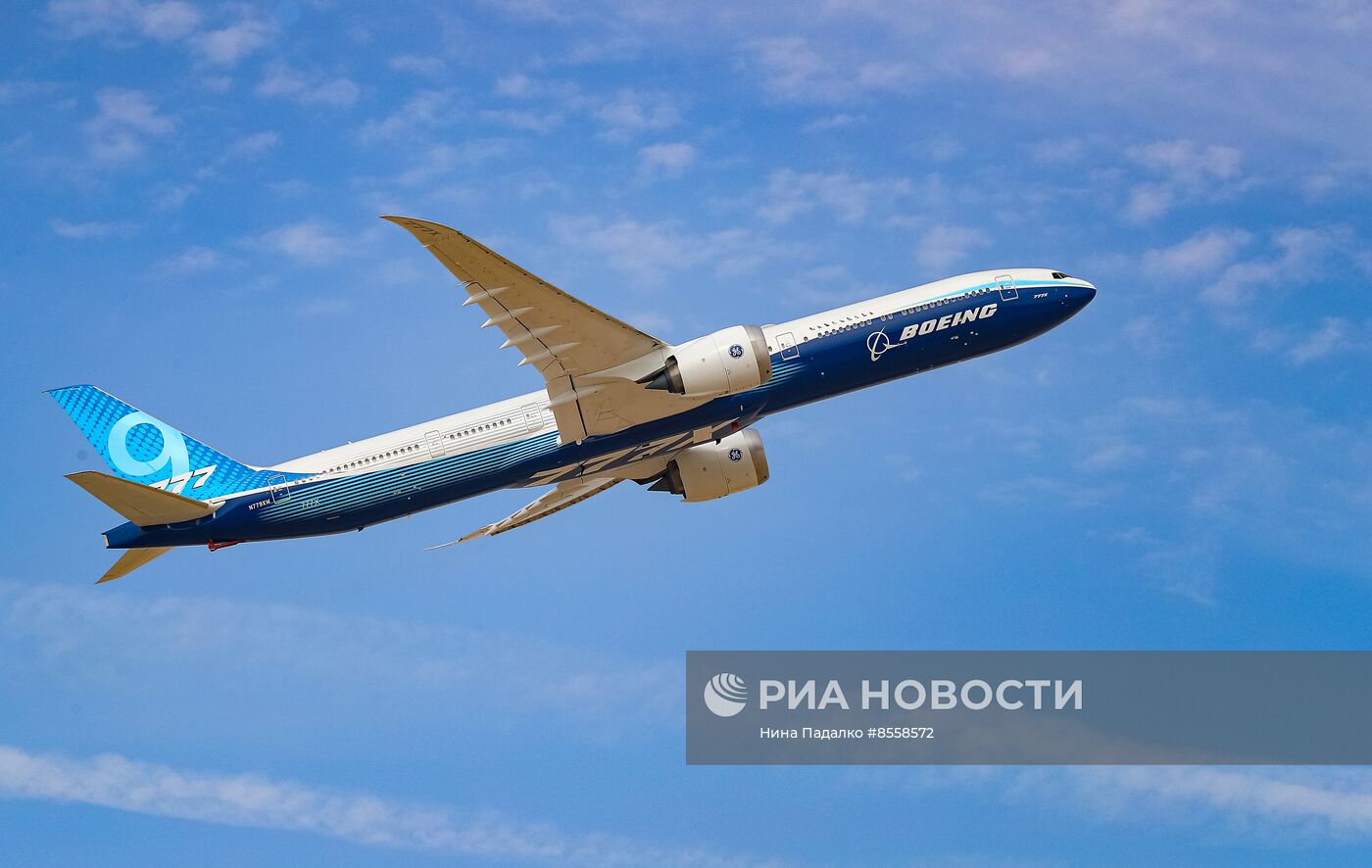 В ОАЭ продолжает работу авиасалон Dubai Airshow-2023