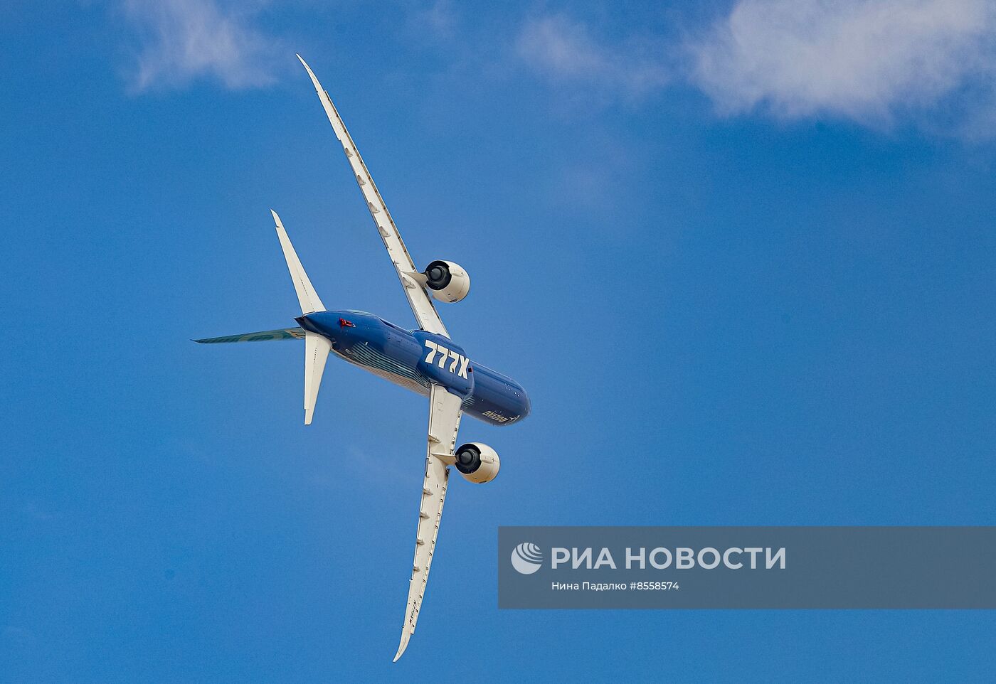 В ОАЭ продолжает работу авиасалон Dubai Airshow-2023