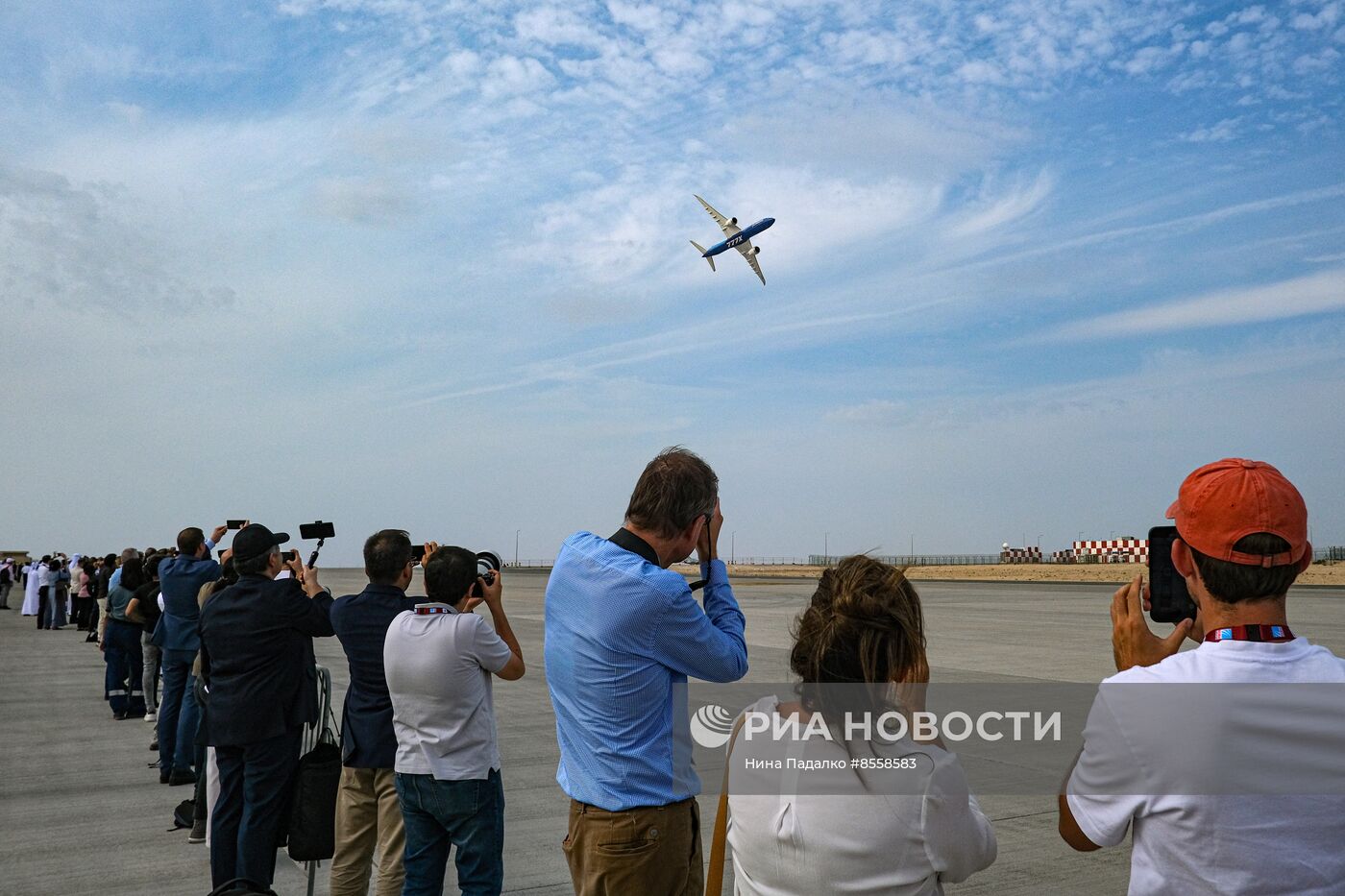 В ОАЭ продолжает работу авиасалон Dubai Airshow-2023