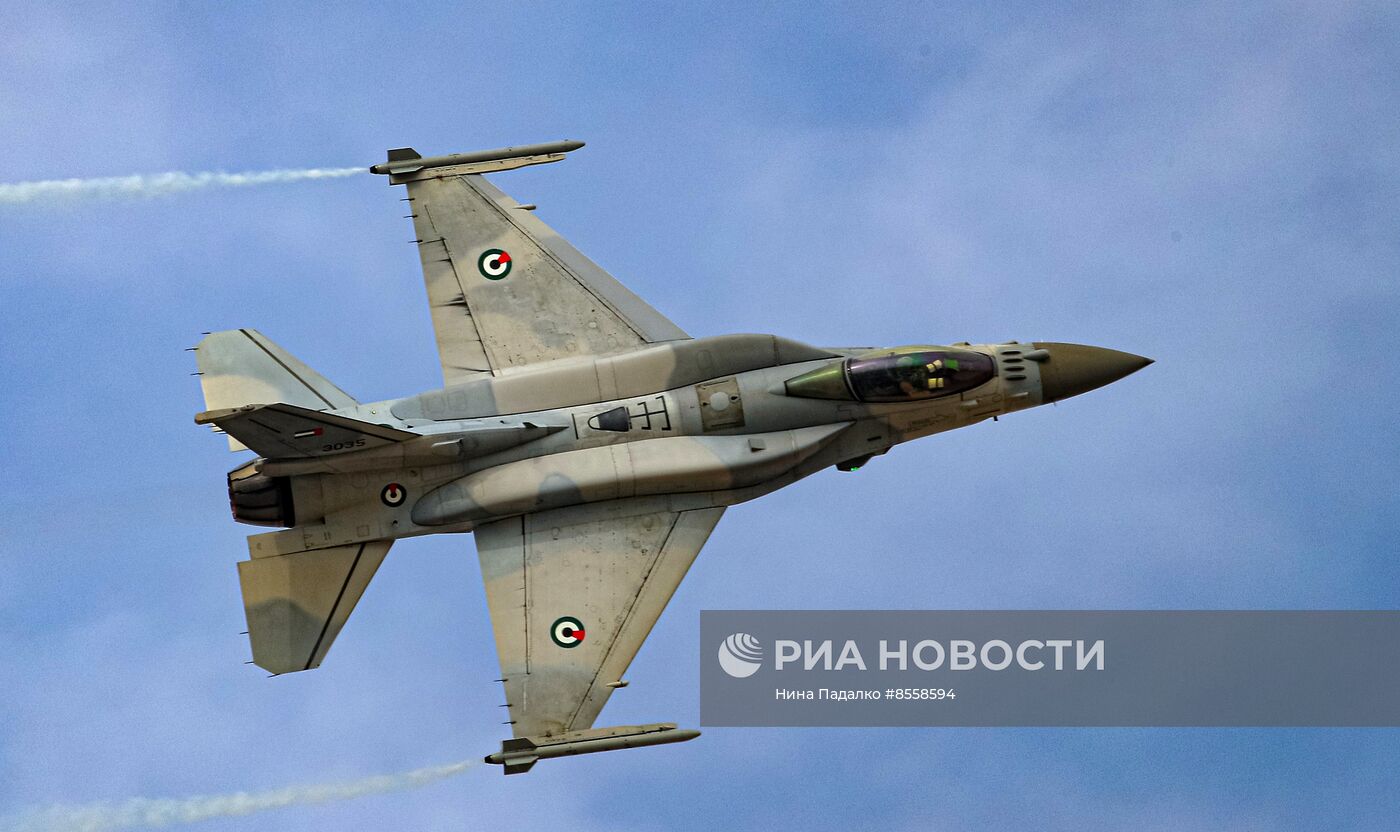 В ОАЭ продолжает работу авиасалон Dubai Airshow-2023