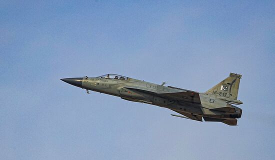 В ОАЭ продолжает работу авиасалон Dubai Airshow-2023