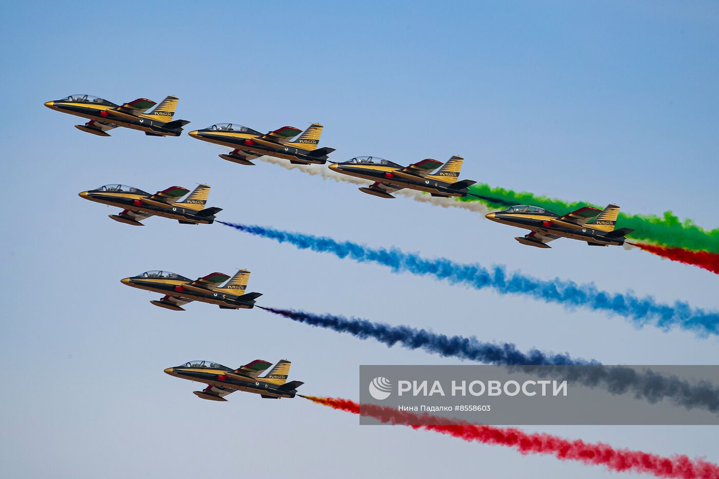 В ОАЭ продолжает работу авиасалон Dubai Airshow-2023