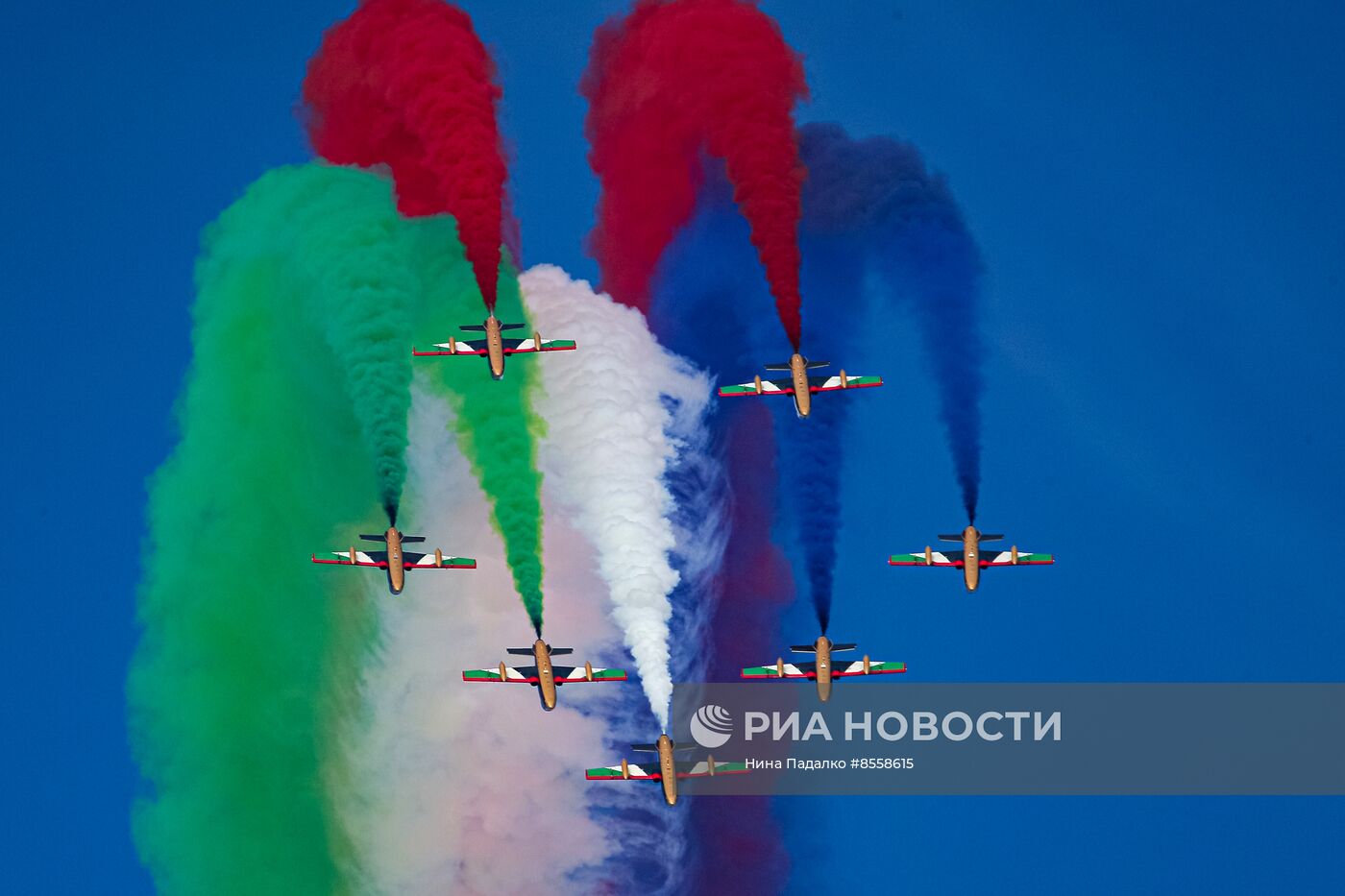 В ОАЭ продолжает работу авиасалон Dubai Airshow-2023