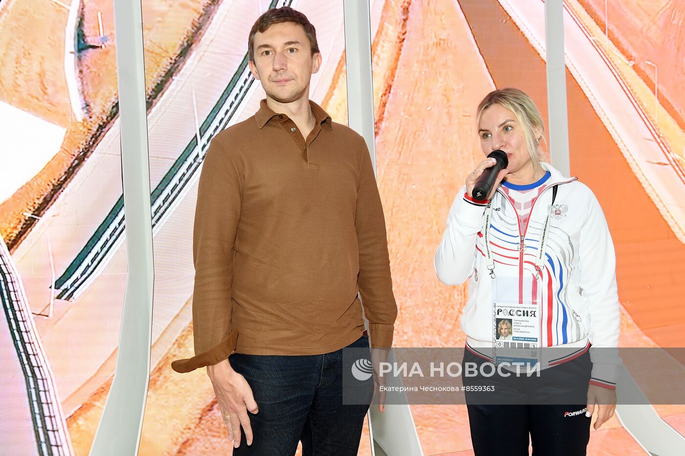 Выставка "Россия". Крымский стенд посетили звездные гости Илья Авербух и Сергей Карякин