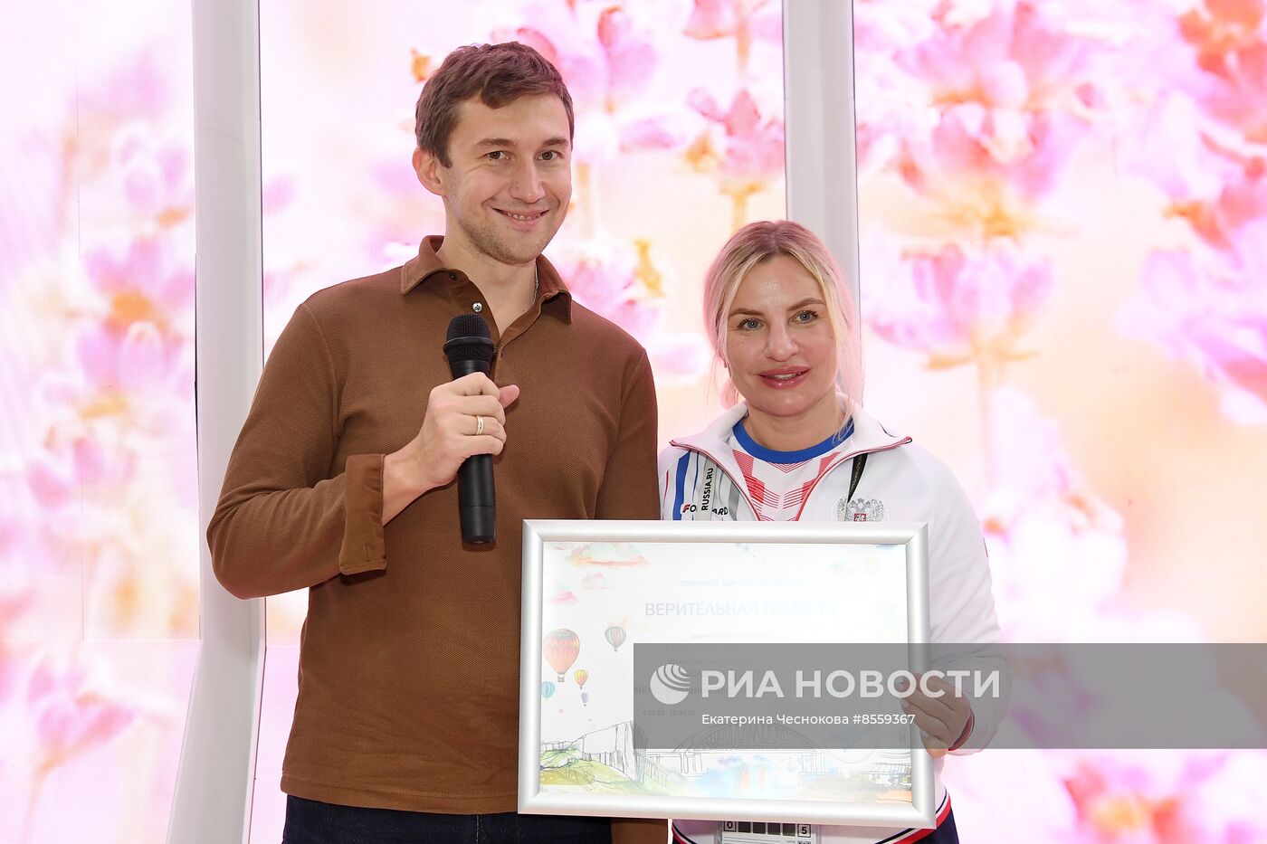 Выставка "Россия". Крымский стенд посетили звездные гости Илья Авербух и Сергей Карякин