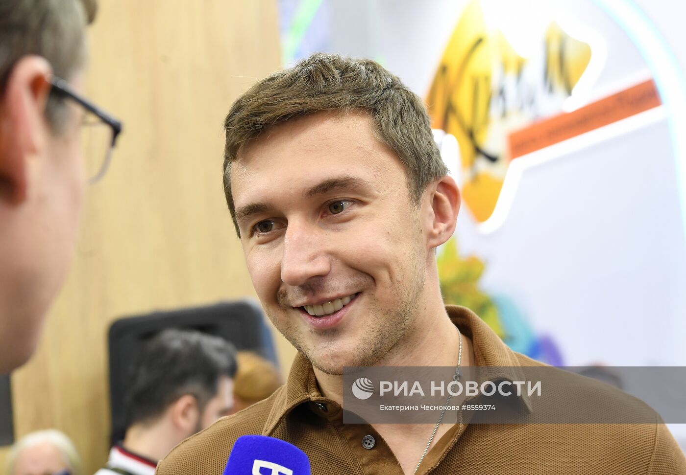 Выставка "Россия". Крымский стенд посетили звездные гости Илья Авербух и Сергей Карякин