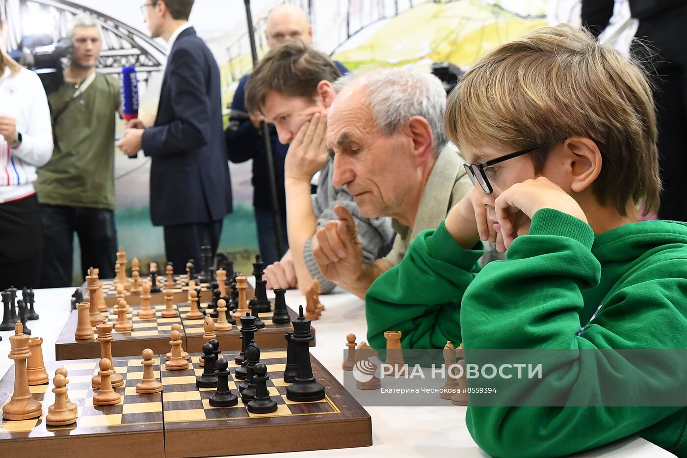 Выставка "Россия". Крымский стенд посетили звездные гости Илья Авербух и Сергей Карякин