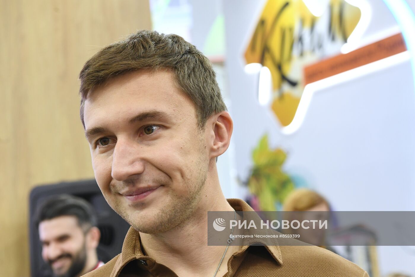 Выставка "Россия". Крымский стенд посетили звездные гости Илья Авербух и Сергей Карякин