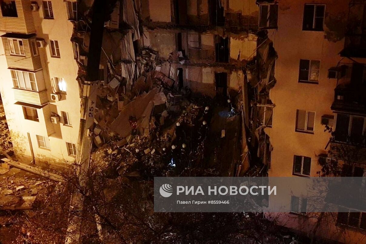 Часть жилого дома обрушилась в Астрахани