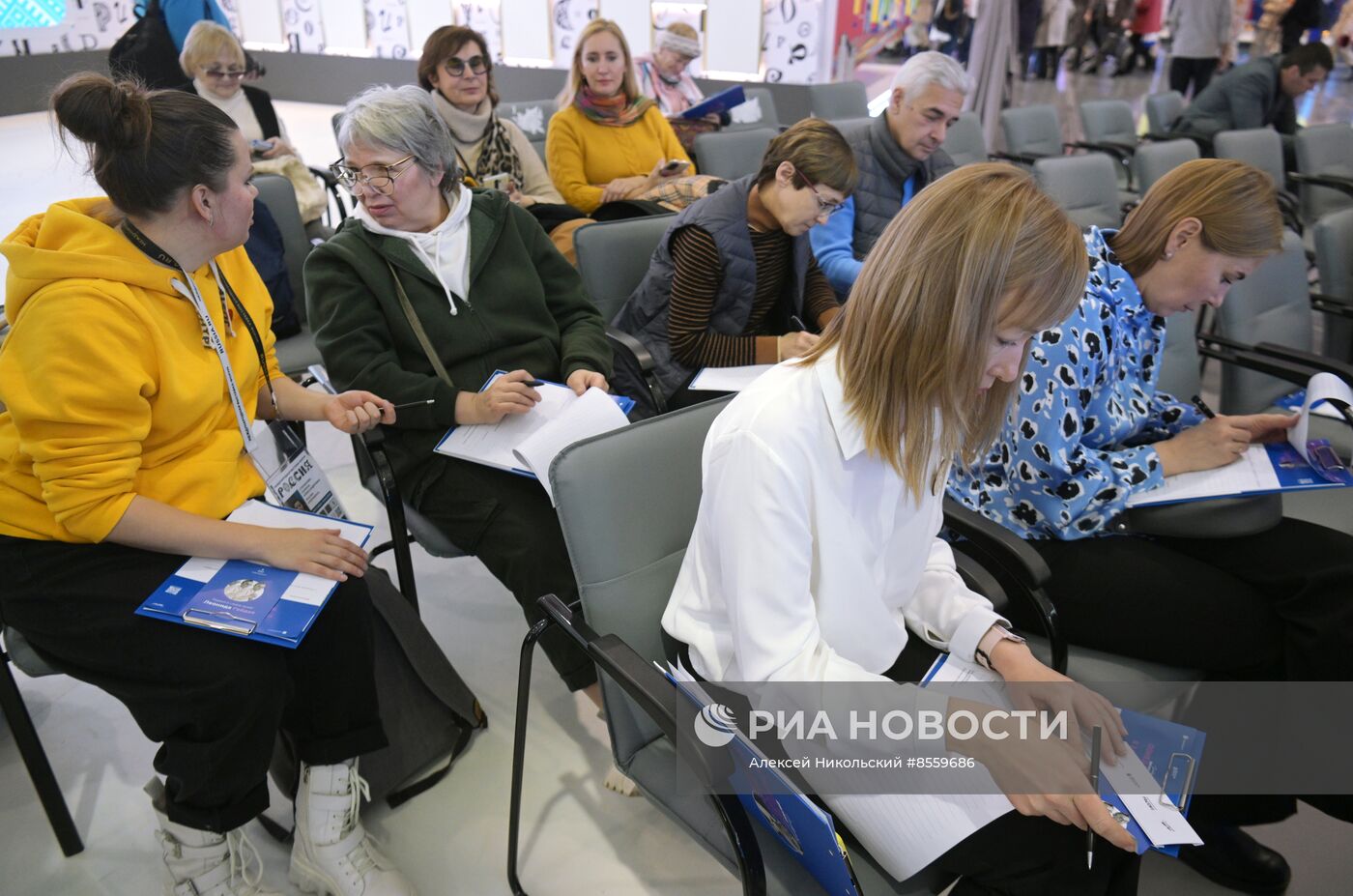 Выставка "Россия". Презентация проектов к 100-летию Л. Гайдая