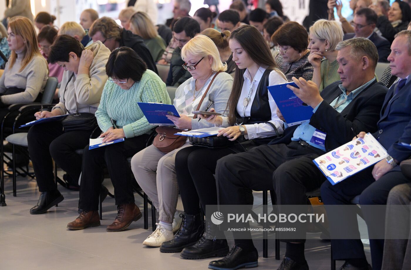 Выставка "Россия". Презентация проектов к 100-летию Л. Гайдая