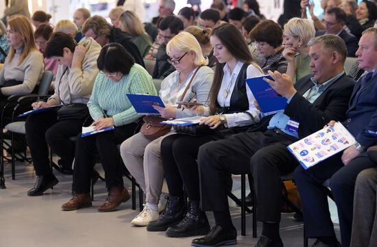 Выставка "Россия". Презентация проектов к 100-летию Л. Гайдая