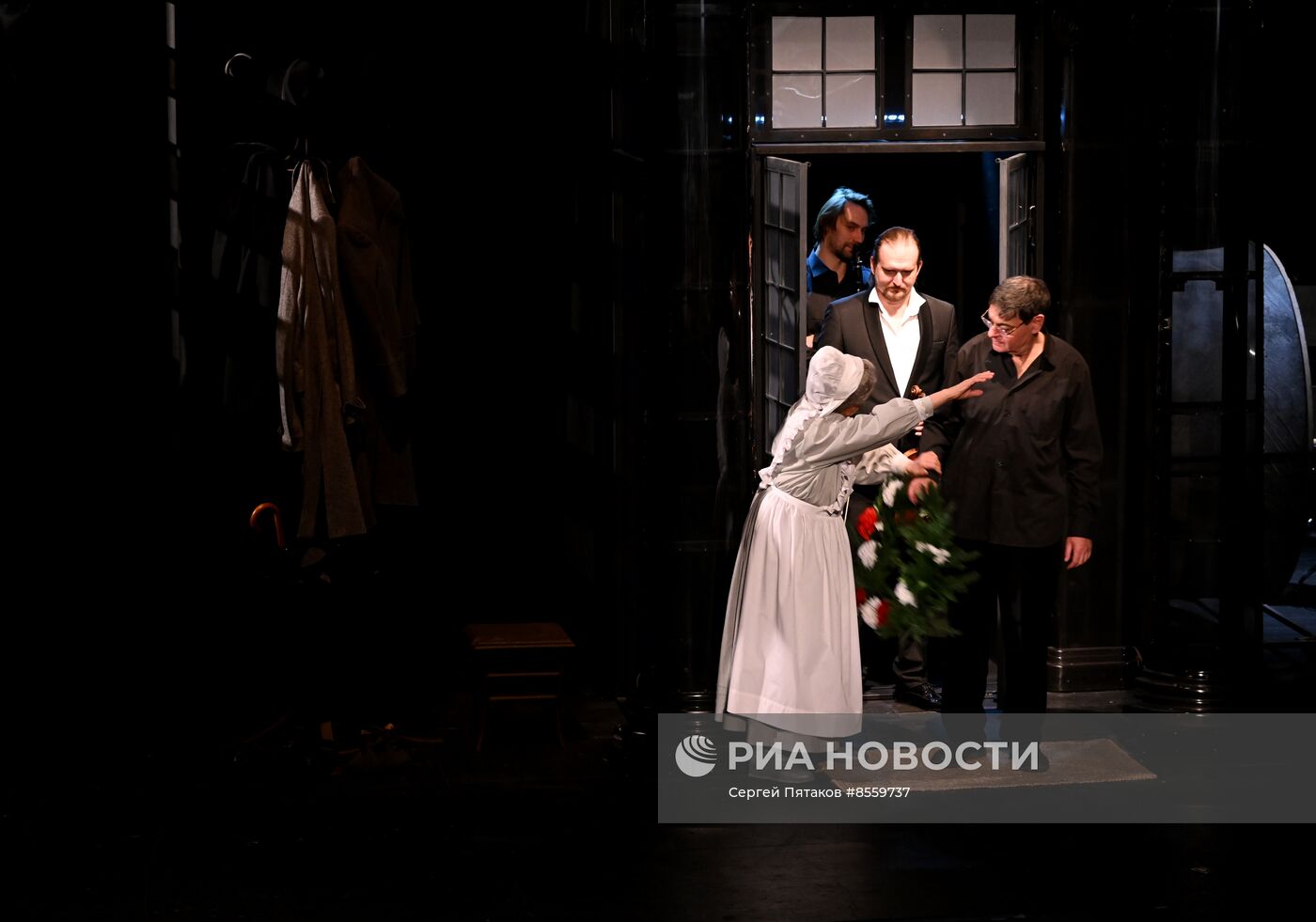 Спектакль "Чудо святого Антония" в театре "Современник"