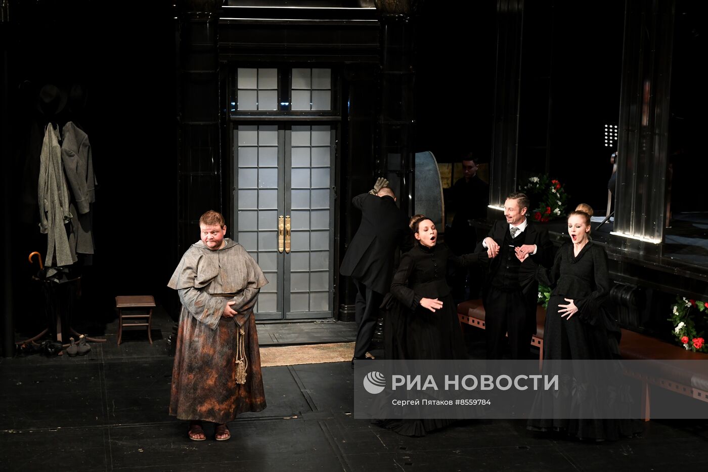 Спектакль "Чудо святого Антония" в театре "Современник"