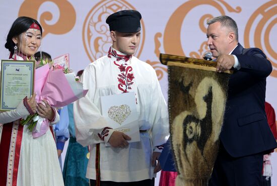 Международная выставка-форум "Россия"
Свадебная церемония в традициях Иркутской области
Павильон №75 Место: Россия, Москва. Автор: Алексей Никольский/РИА Новости. Выставка "Россия". Свадебная церемония в традициях Иркутской области