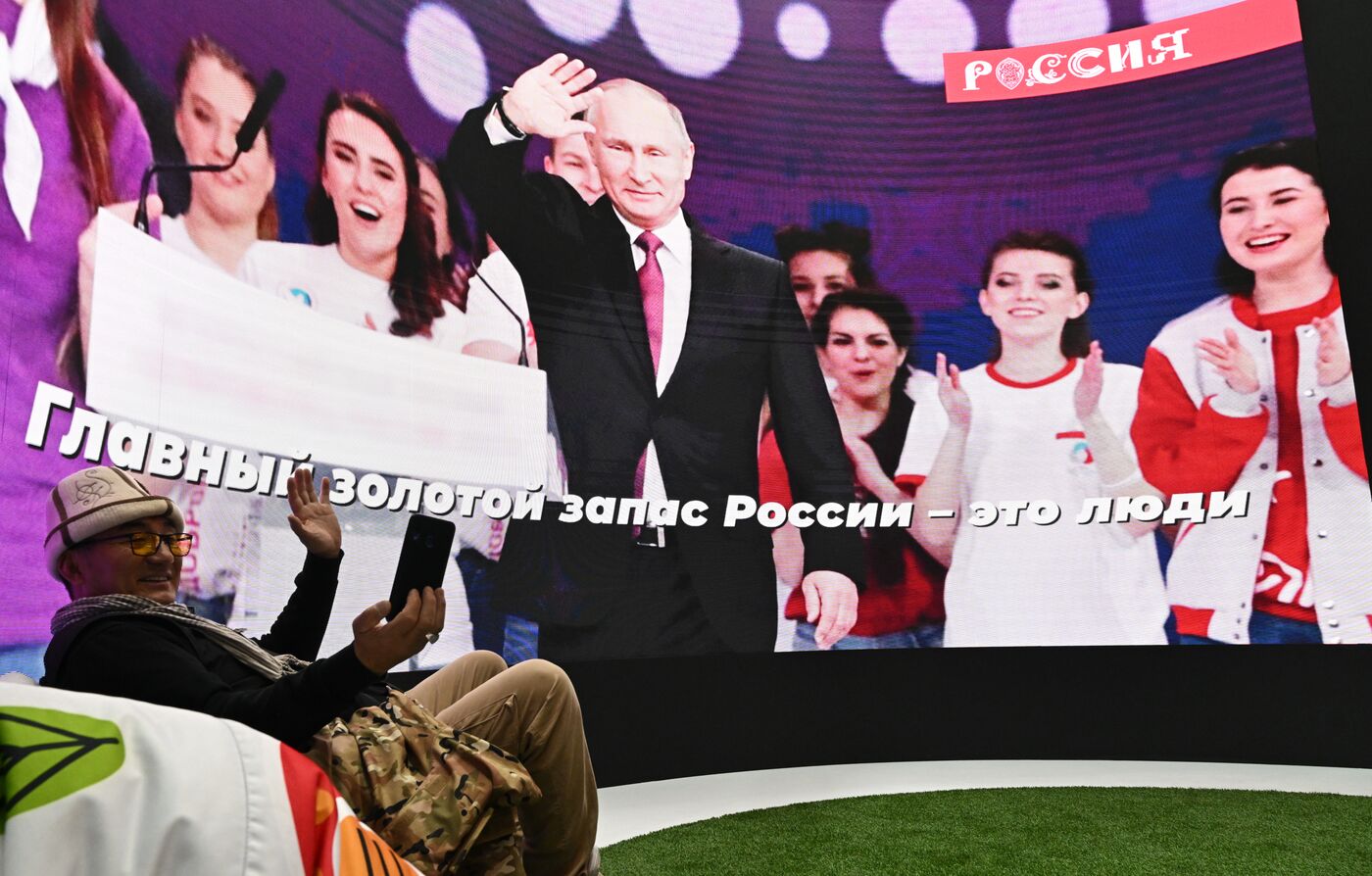 Работа выставки "Россия"